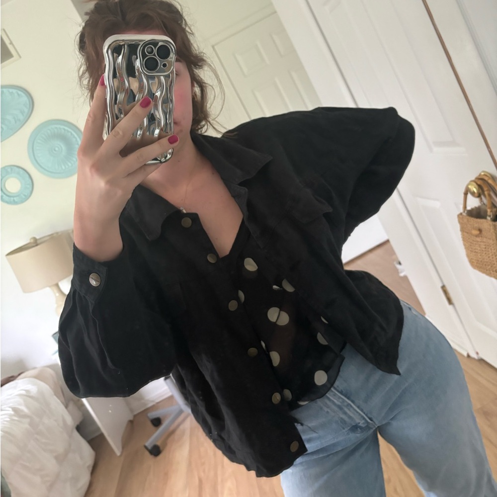 Super cute and comfy cropped “jean” jacket. Very lightweight